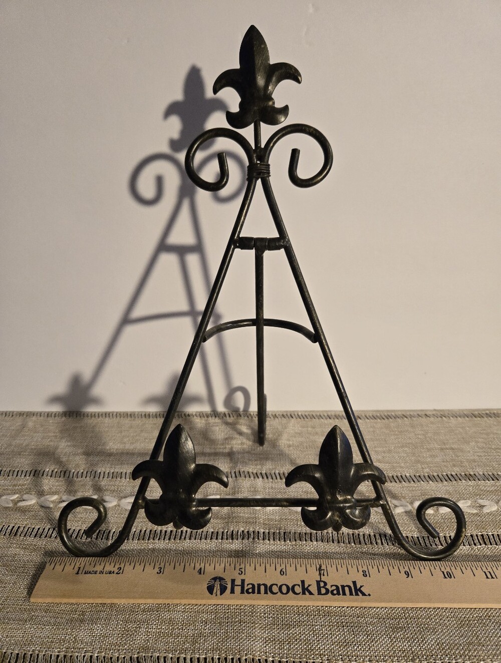 Decorative Fleur-de-Lis Metal Display Easel in Dark Bronze